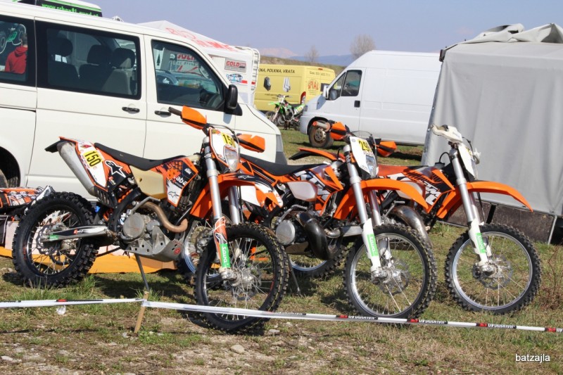 Čisti ko solza pred štartom.